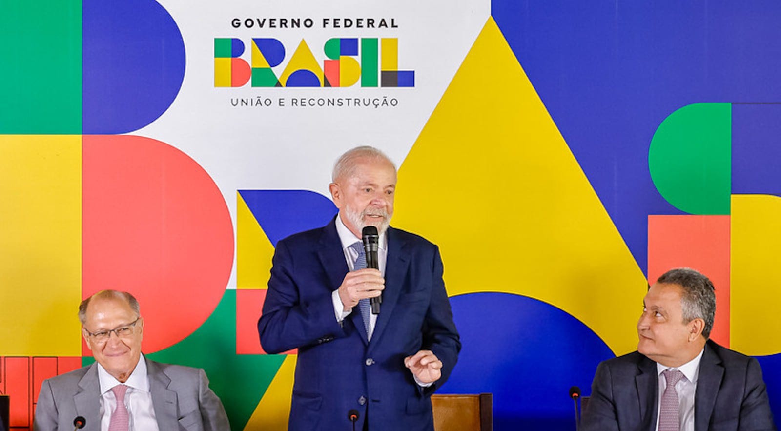 Lula assina contrato de concessão da ‘rodovia da morte’, com previsão de R$ 10 bilhões