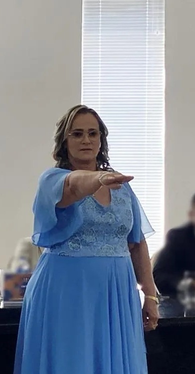 PREFEITA DE LIVRAMENTO DE NOSSA SENHORA COGITA PEGAR 100 MILHÕES EM EMPRÉSTIMO VIA FINISA, ATRAVÉS DA CAIXA ECONÔMICA FEDERAL