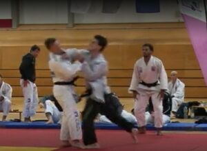 Atleta olímpico vence, é agredido, perde dentes e fratura mandíbula