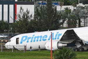 Acidente com avião da Amazon em Miami deixa ao menos cinco mortos