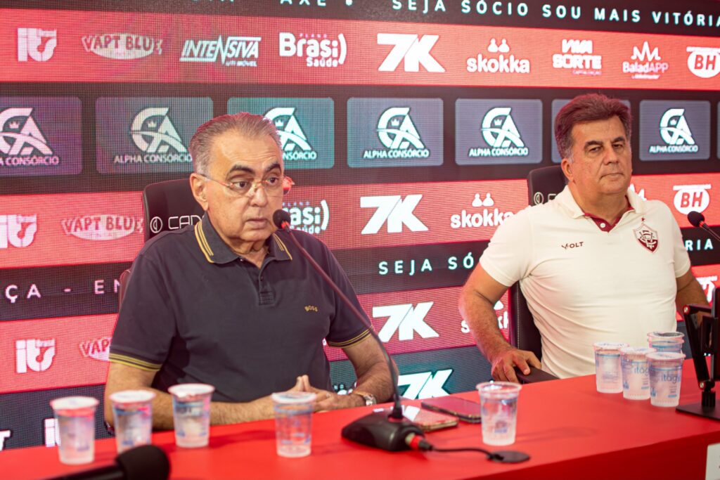 Diretor revela nomes de atacante e zagueiro procurados pelo Vitória