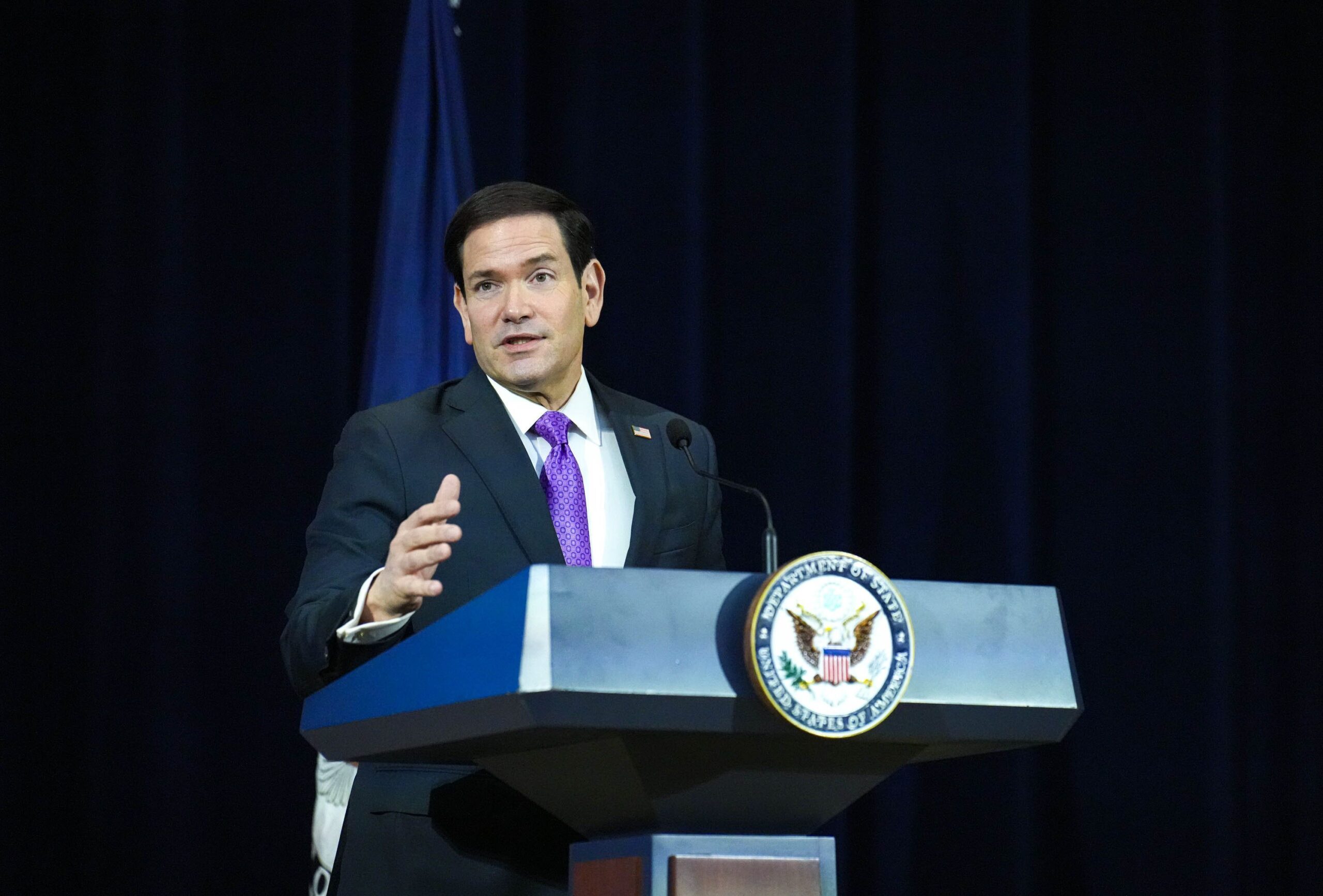 Fonte: Marco Rubio, secretário de Estado dos EUA. • Official State Department photo by Freddie Everett.