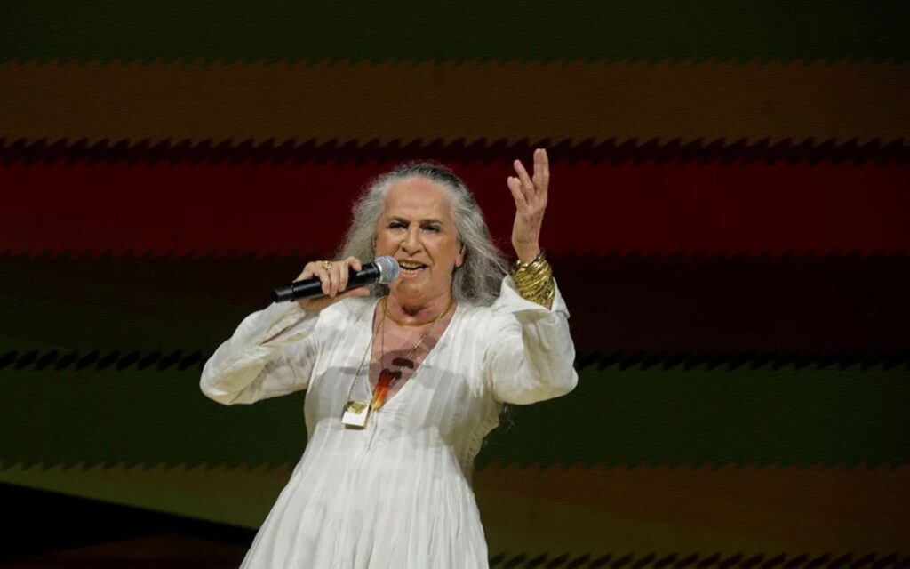 Maria Bethânia vota em Lula durante show no Coala Festival
