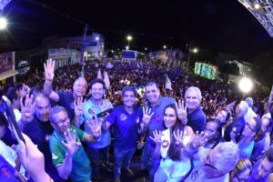 ACM Neto assume compromisso com a saúde em Xique