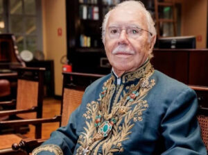 José Sarney recebe alta após três dias internado com pneumonia